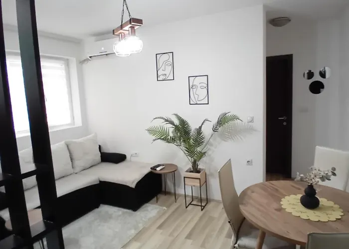 Apartman,, Nina ,,