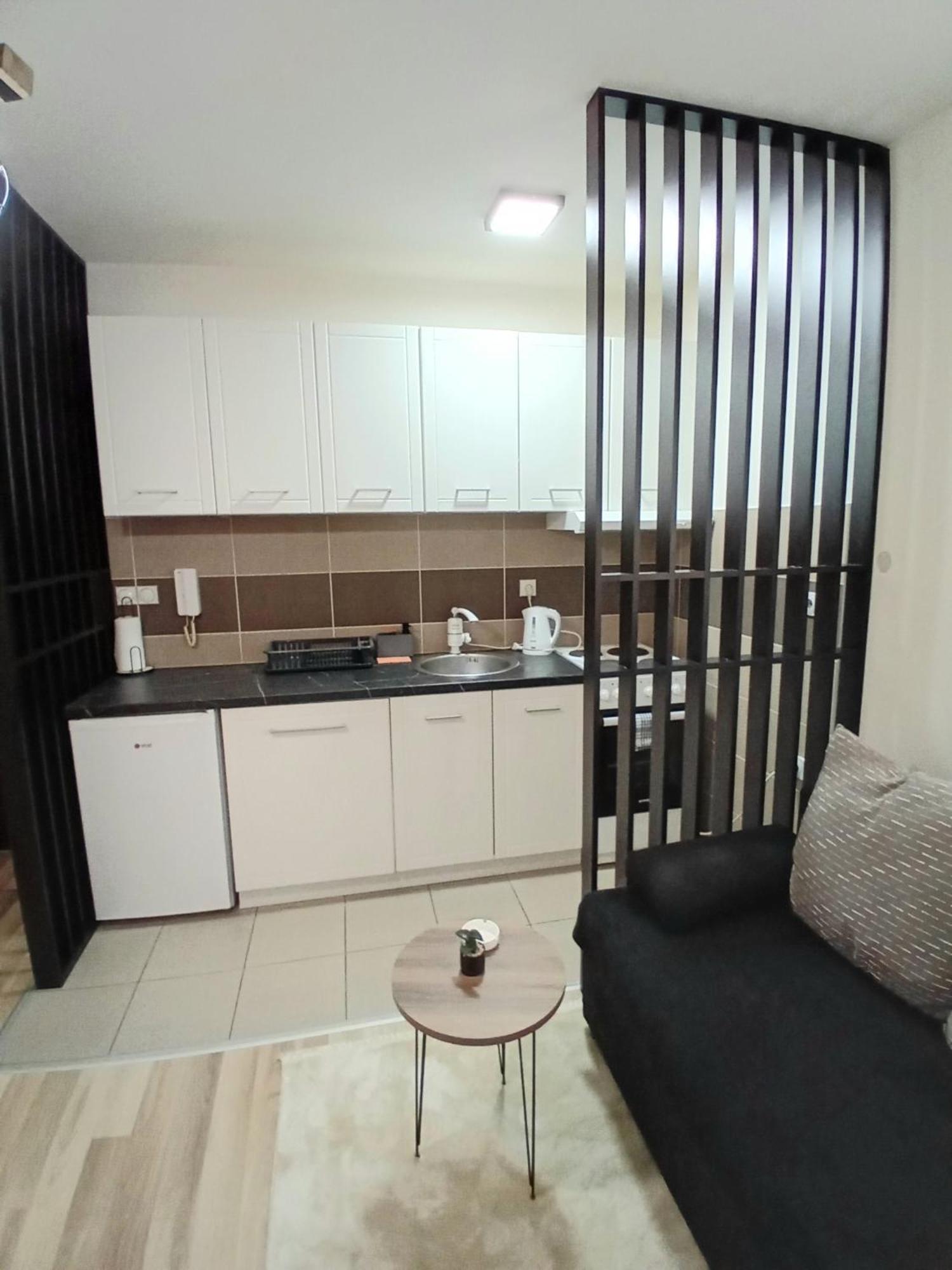 Apartman,, Nina ,,