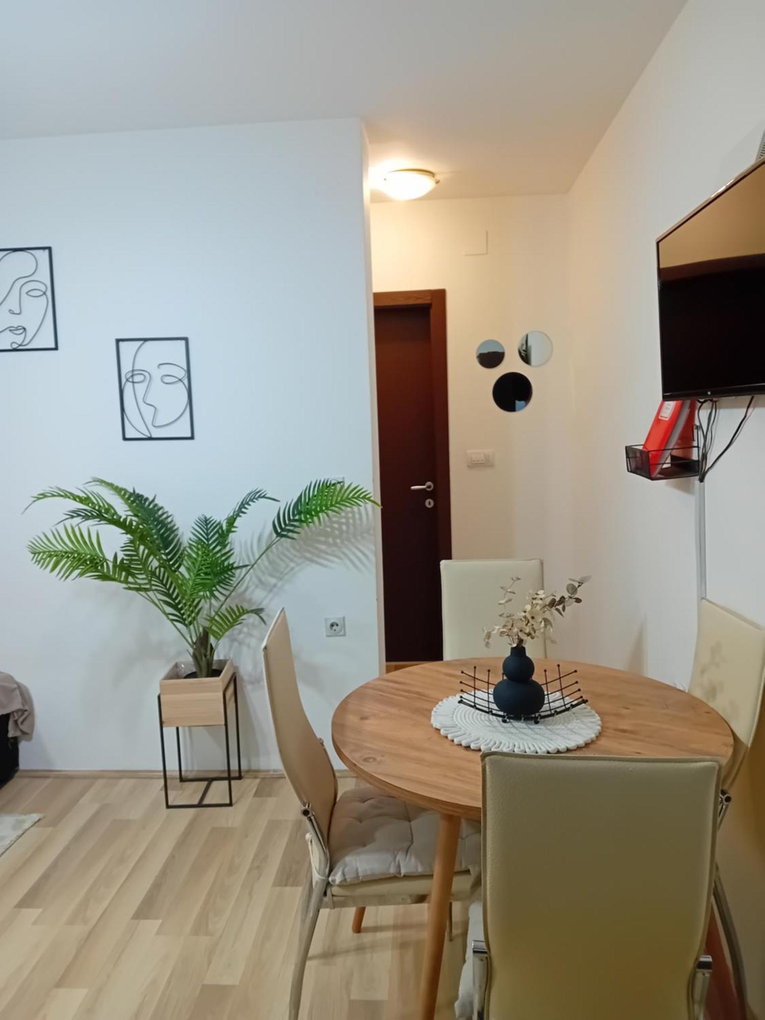 Apartman,, Nina ,, Apartment *