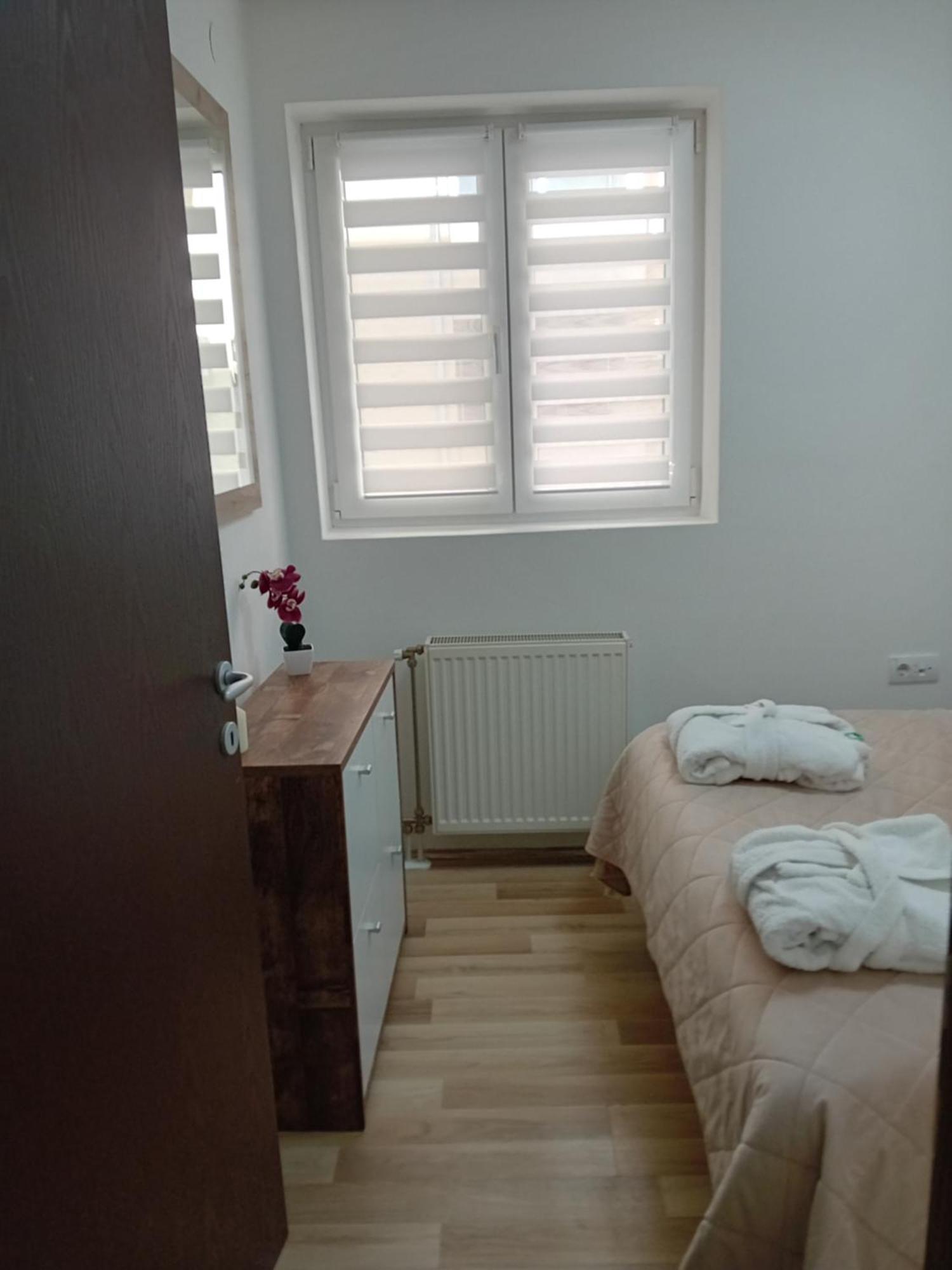 Apartman,, Nina ,, *