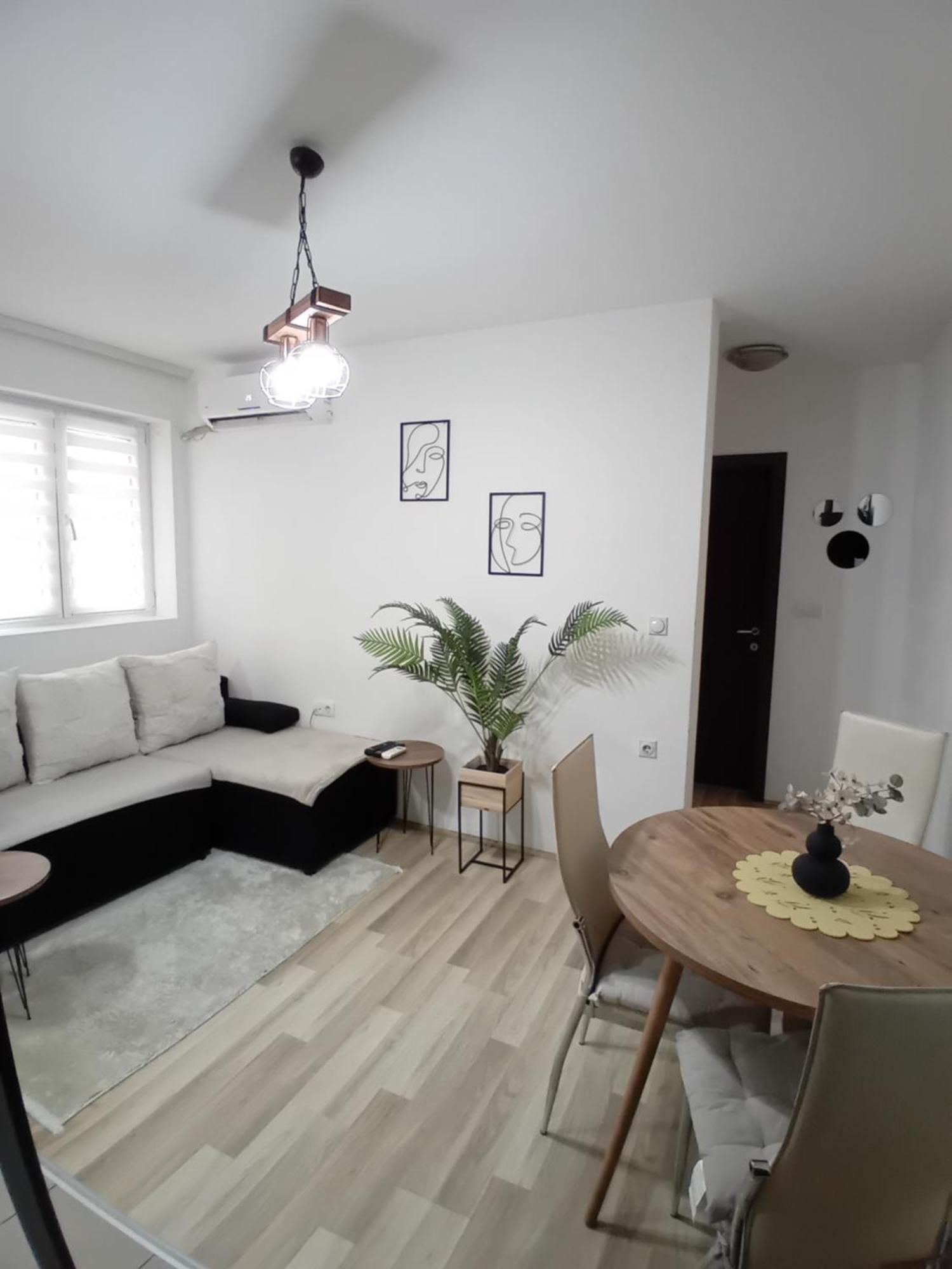Apartman,, Nina ,, * Jagodina